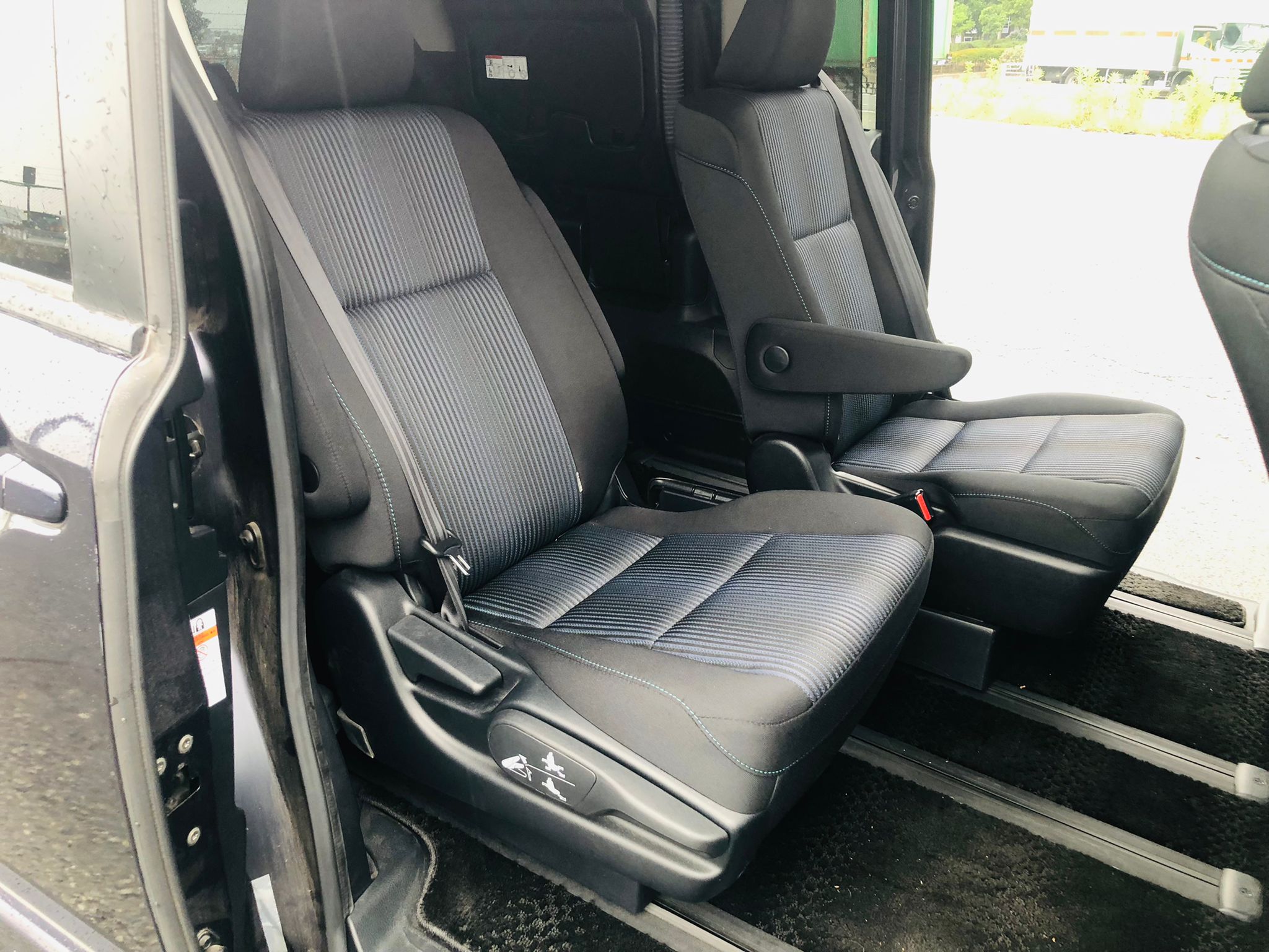 2016 TOYOTA NOAH SI